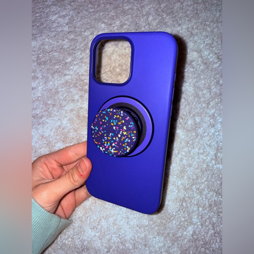 Apple Authentic Silicone 16 Pro Max Case and MagSafe Popsocket